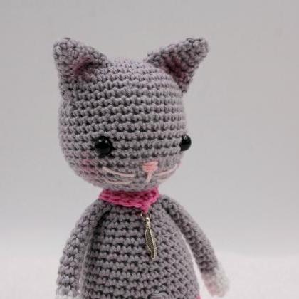 Crochet pattern: Leana the mini cat