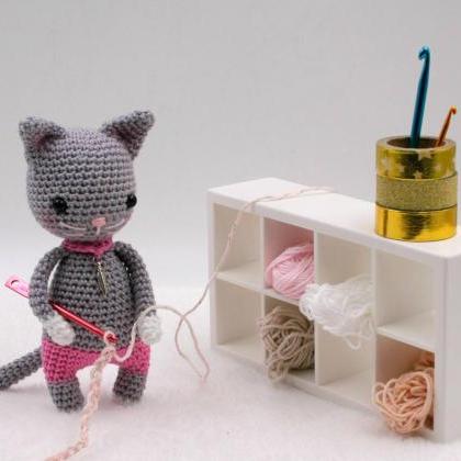 Crochet pattern: Leana the mini cat