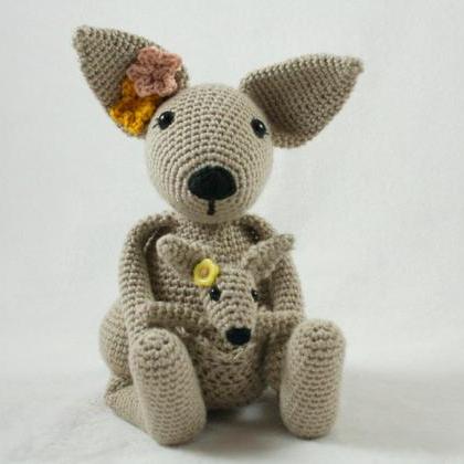 Leyna the kangaroo - crochet patter..
