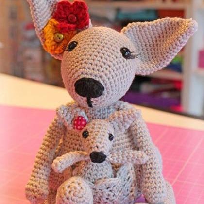 Leyna the kangaroo - crochet patter..