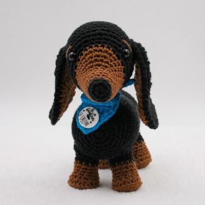 Crochet pattern: Toby the dachshund