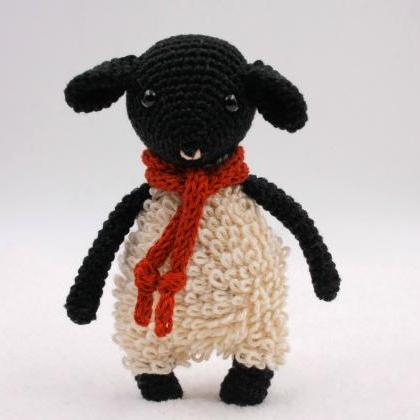 Crochet pattern: Feliz the mini she..