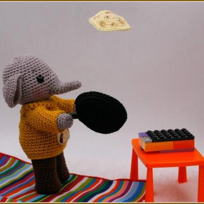 Crochet pattern: Eliott the elephan..
