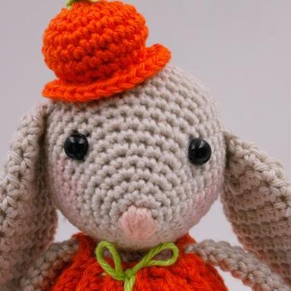 Crochet pattern: Sybel the mini pum..
