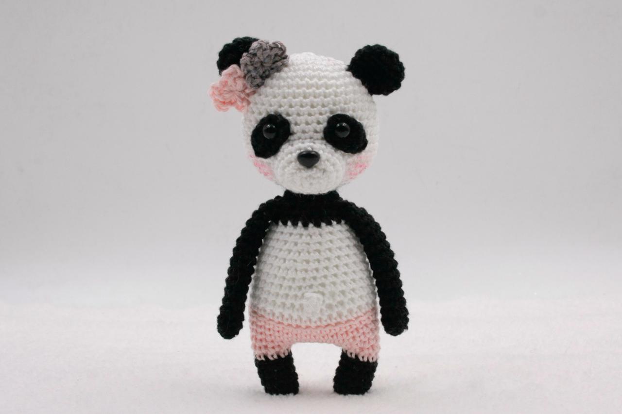 Crochet pattern: Andrea the mini panda
