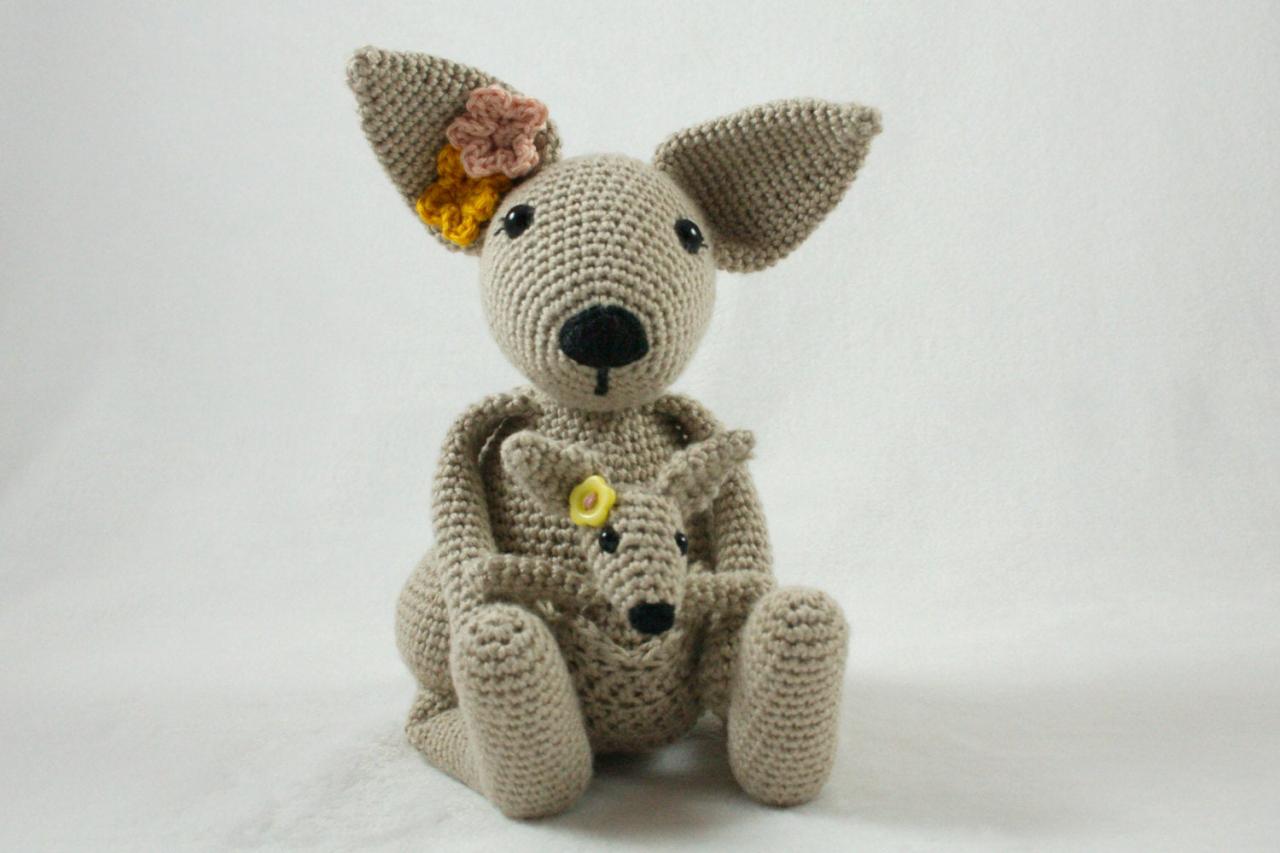 Leyna the kangaroo - crochet pattern