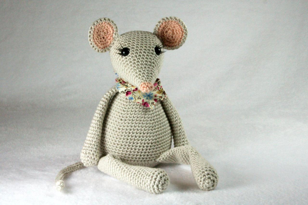 Lily the mouse - crochet pattern 