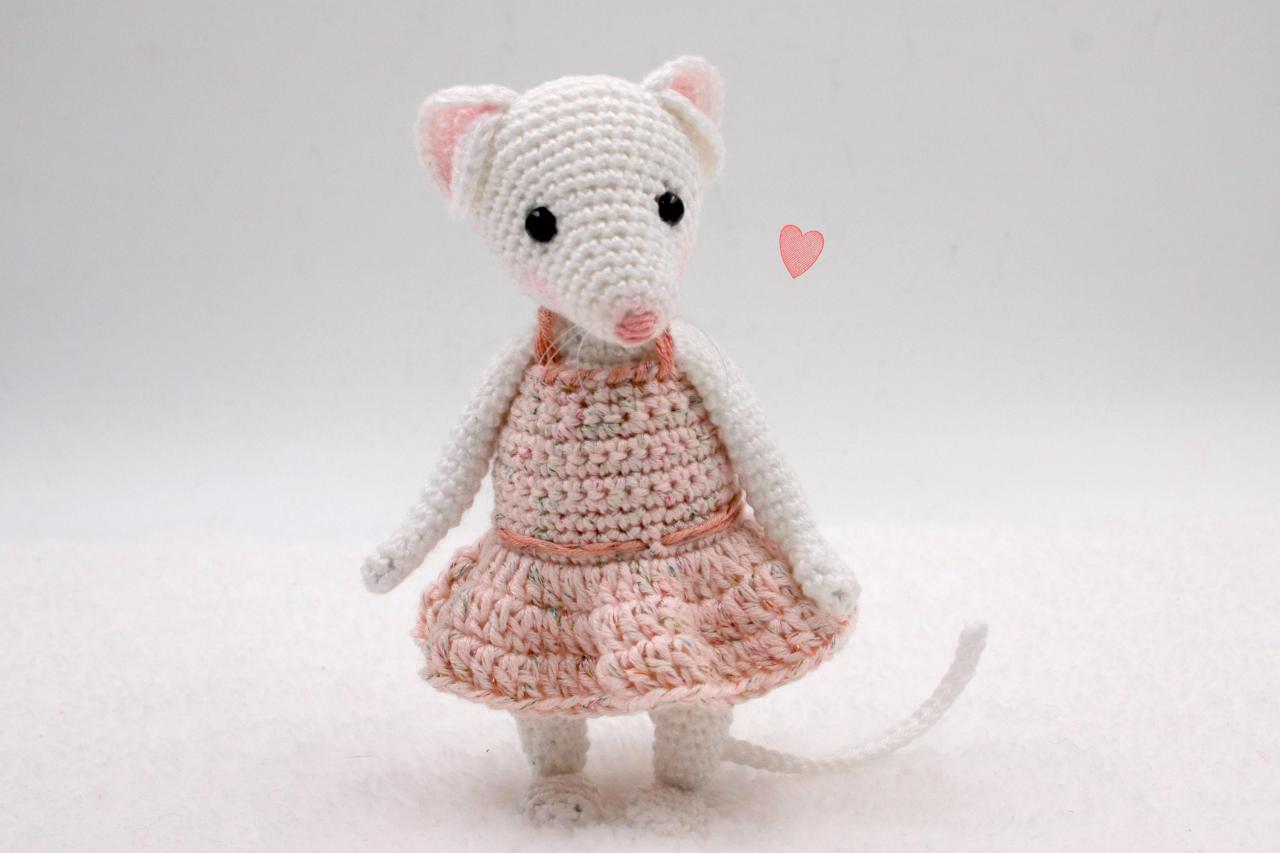 Crochet pattern: Sophie the mouse