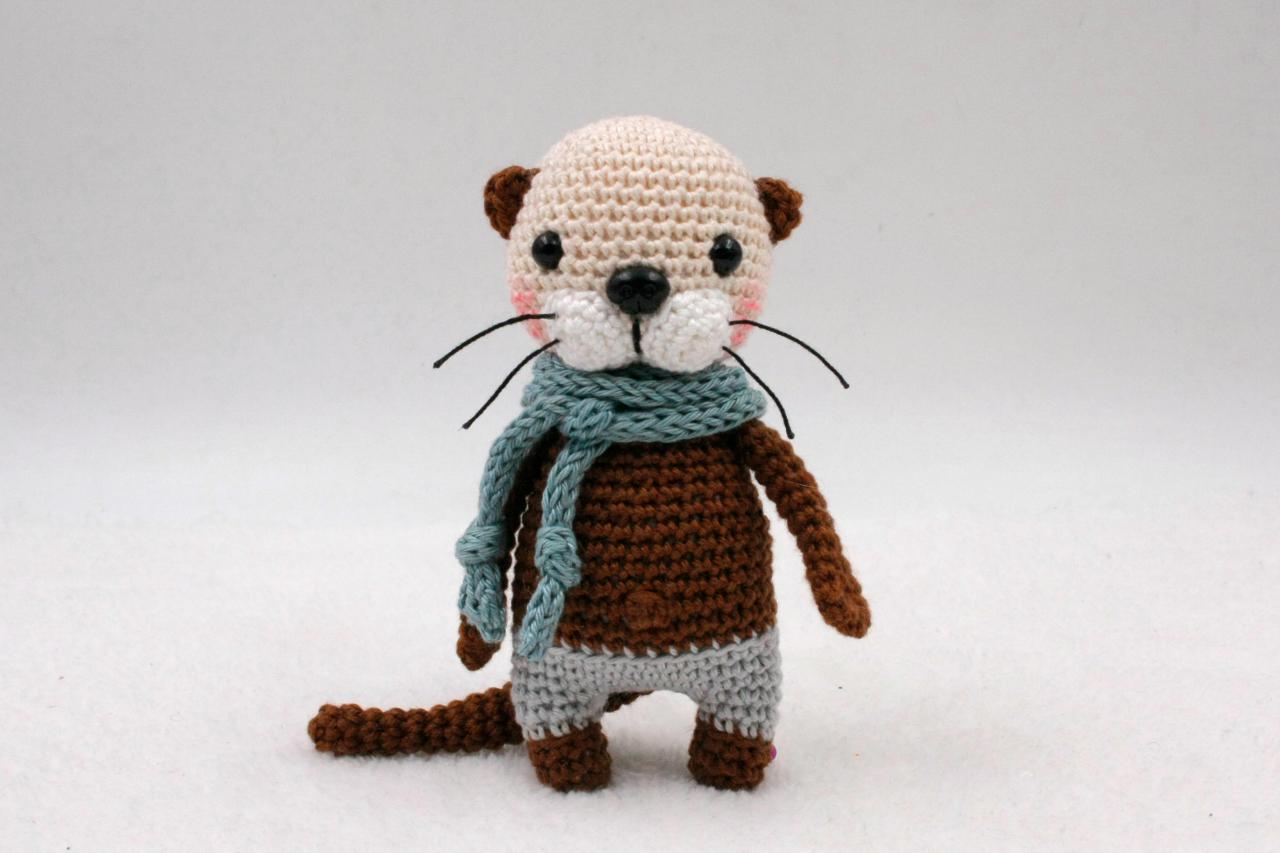 Crochet pattern: James the mini sea otter