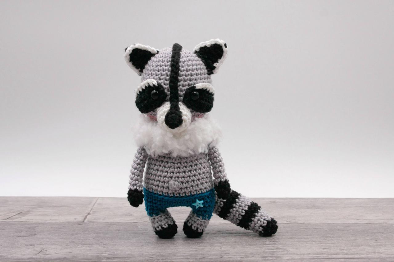 Crochet pattern: Willy the mini raccoon