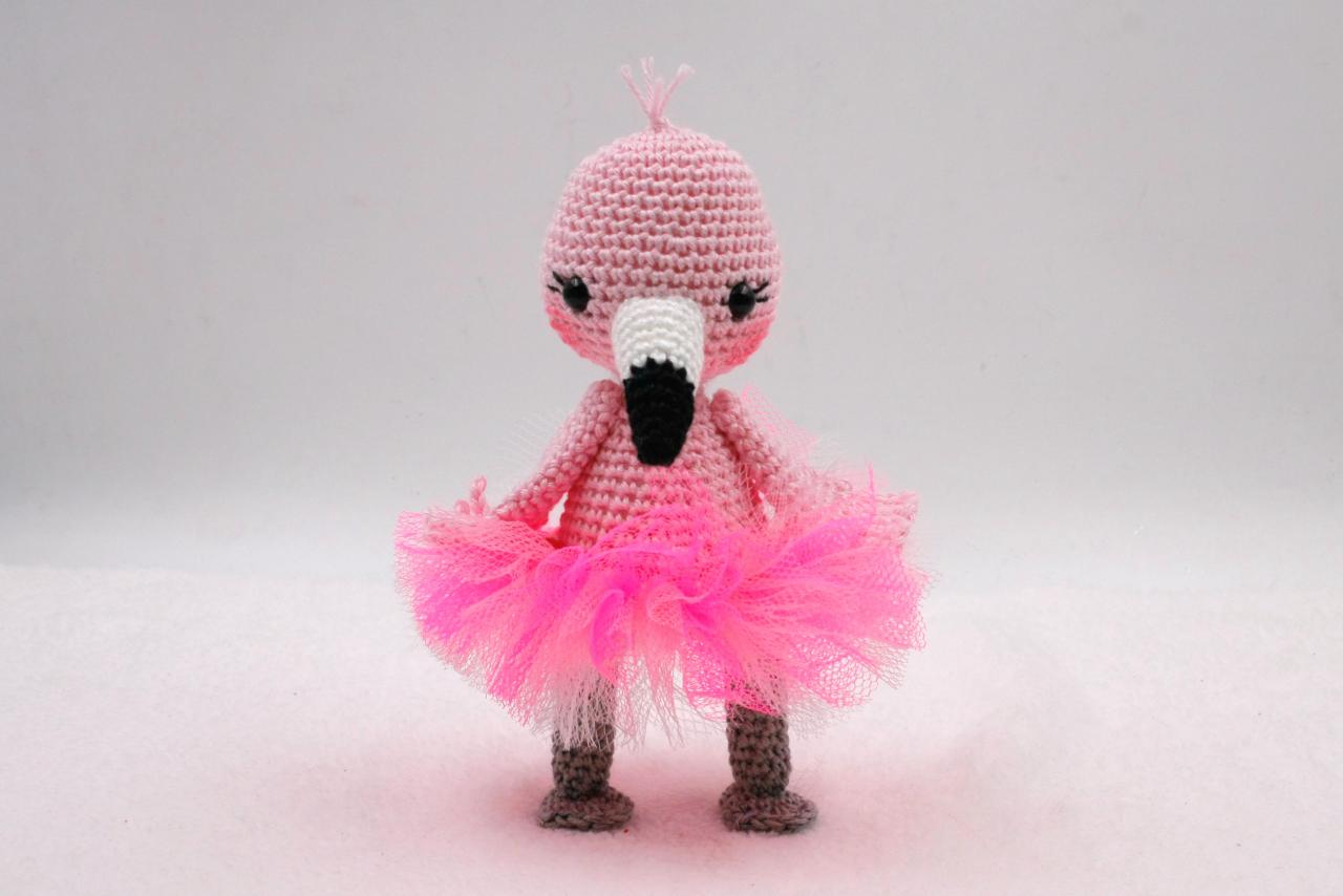 Crochet pattern: Eva the mini flamingo