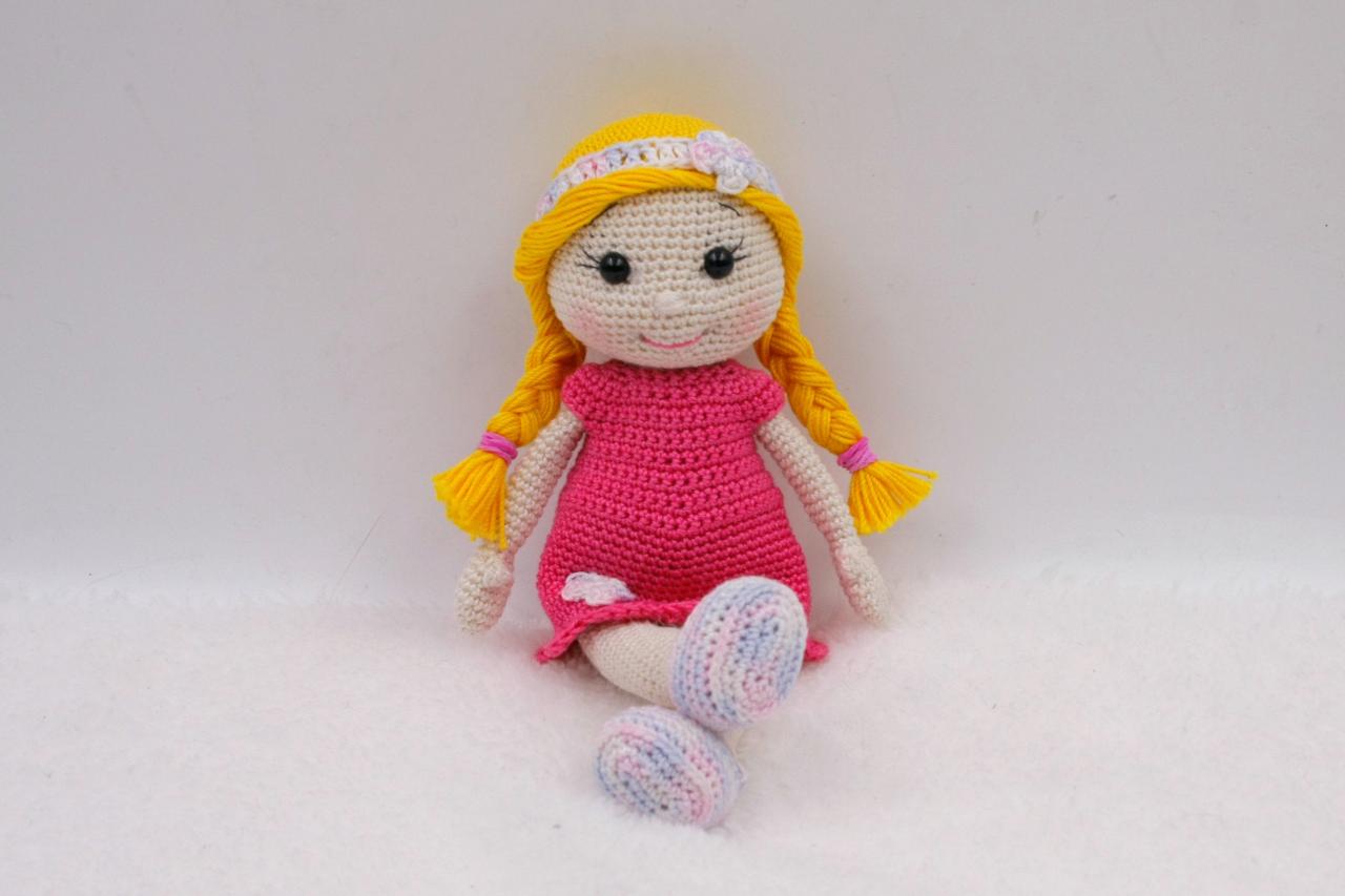 Crochet pattern: Kate the pocket doll