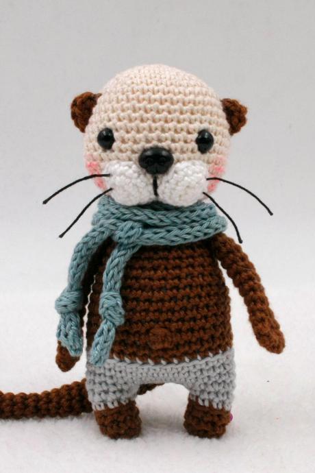 Crochet pattern: James the mini sea otter