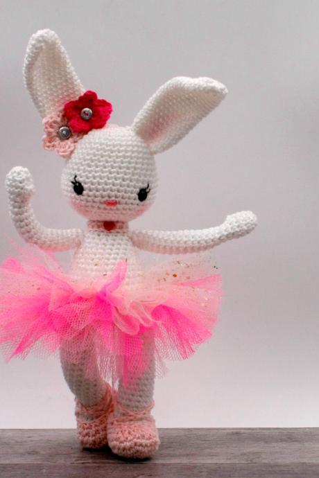 Crochet pattern: Lexie the dancing bunny